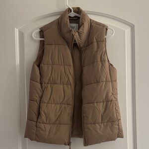 EUC Gap tan vest, size XS